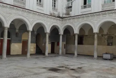 Antiguo instituto rosario en cadiz patio interior.jpg