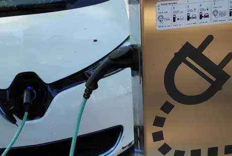 Coche cargando Coche cargando